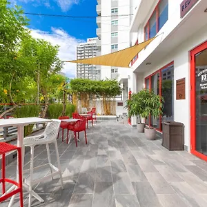 2* Hotel Red Door
